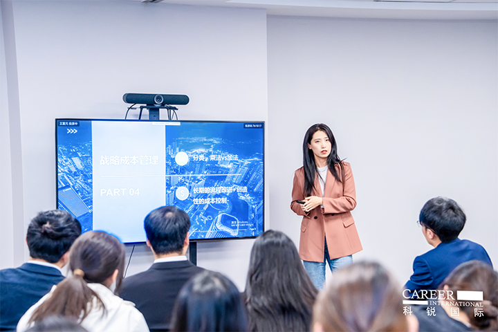 知名人力资源服务商4008云顶国际 国际财务负责人向拜访嘉宾分享企业财务管理经验